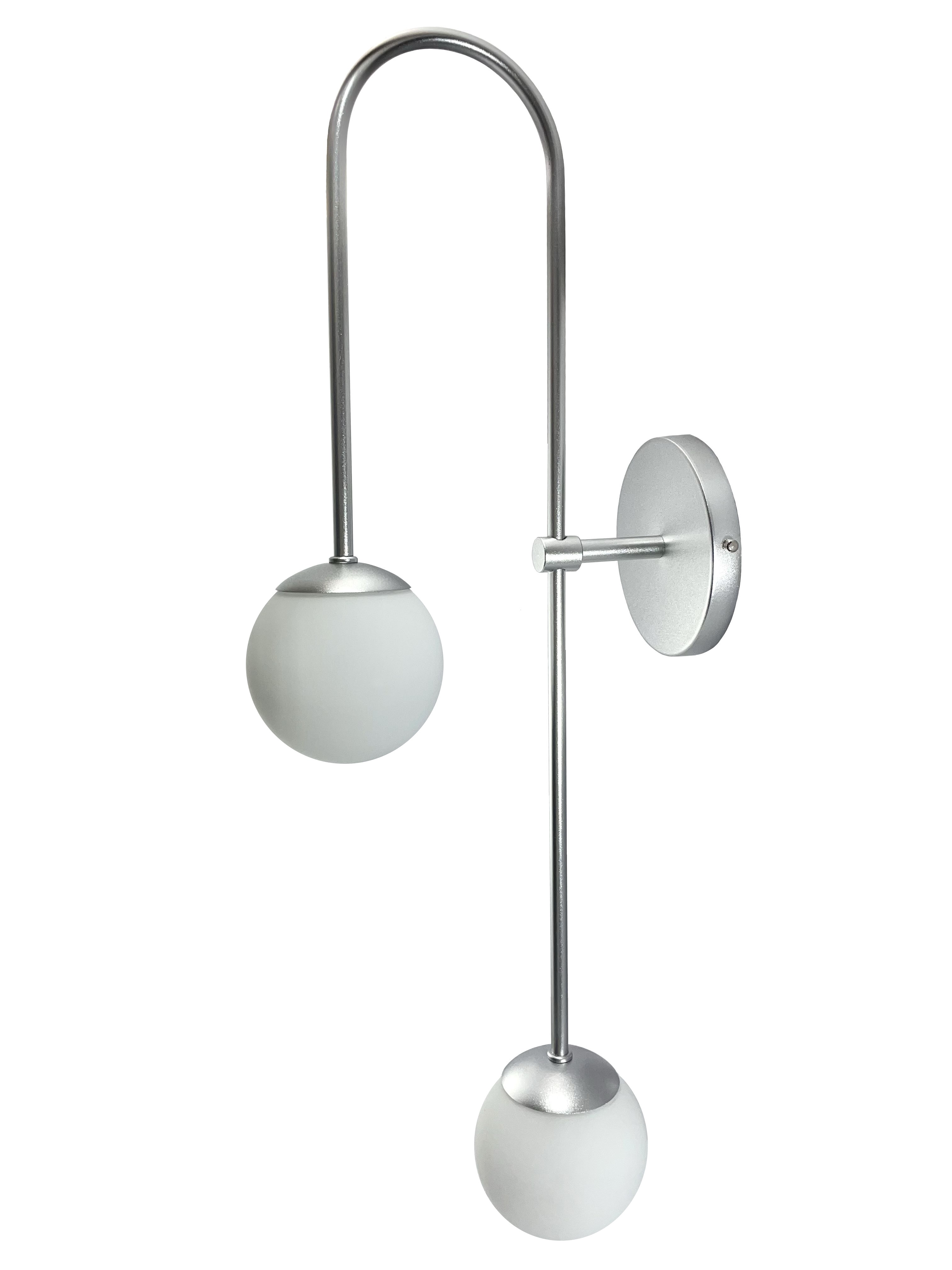 Arandela Moderna Strak com design contemporâneo, ideal para cabeceira de cama e lavabos. Lustres Gênesis loja online de Lustres e Iluminação Decorativa